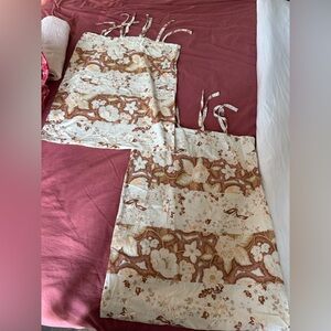 2 decorative pillow cases